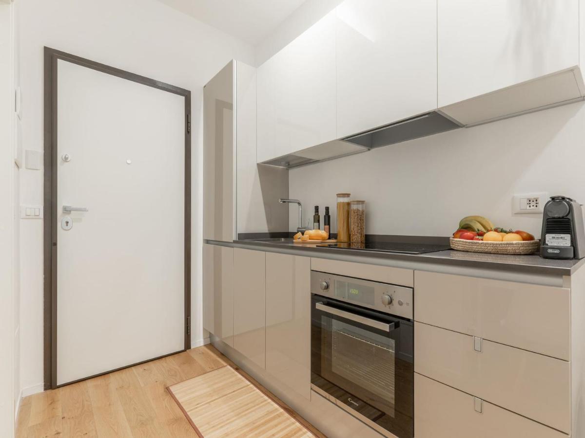 The Best Rent - Gorgeous One-Bedroom Apartment In Ticinese Milan Exterior photo