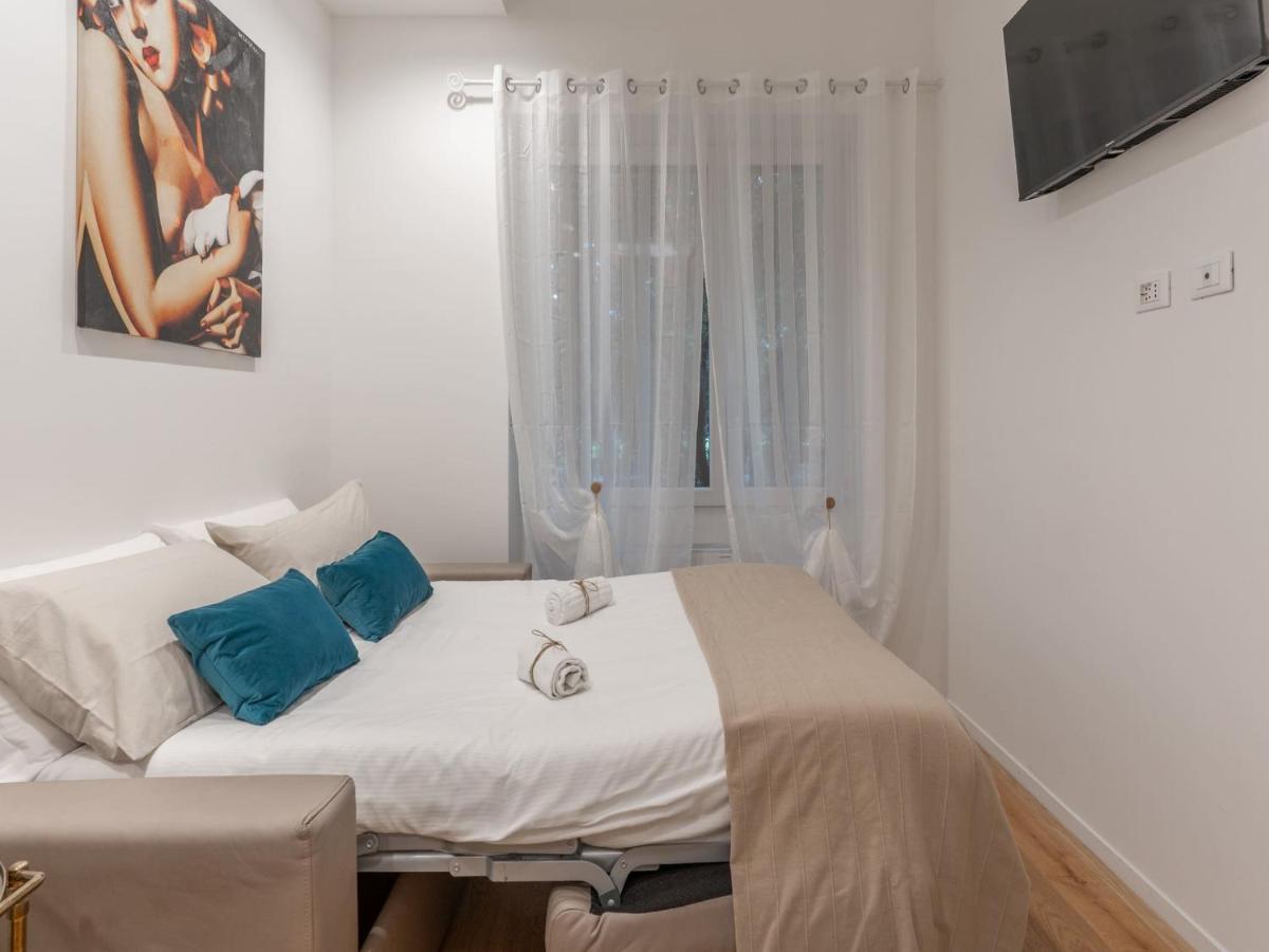 The Best Rent - Gorgeous One-Bedroom Apartment In Ticinese Milan Exterior photo